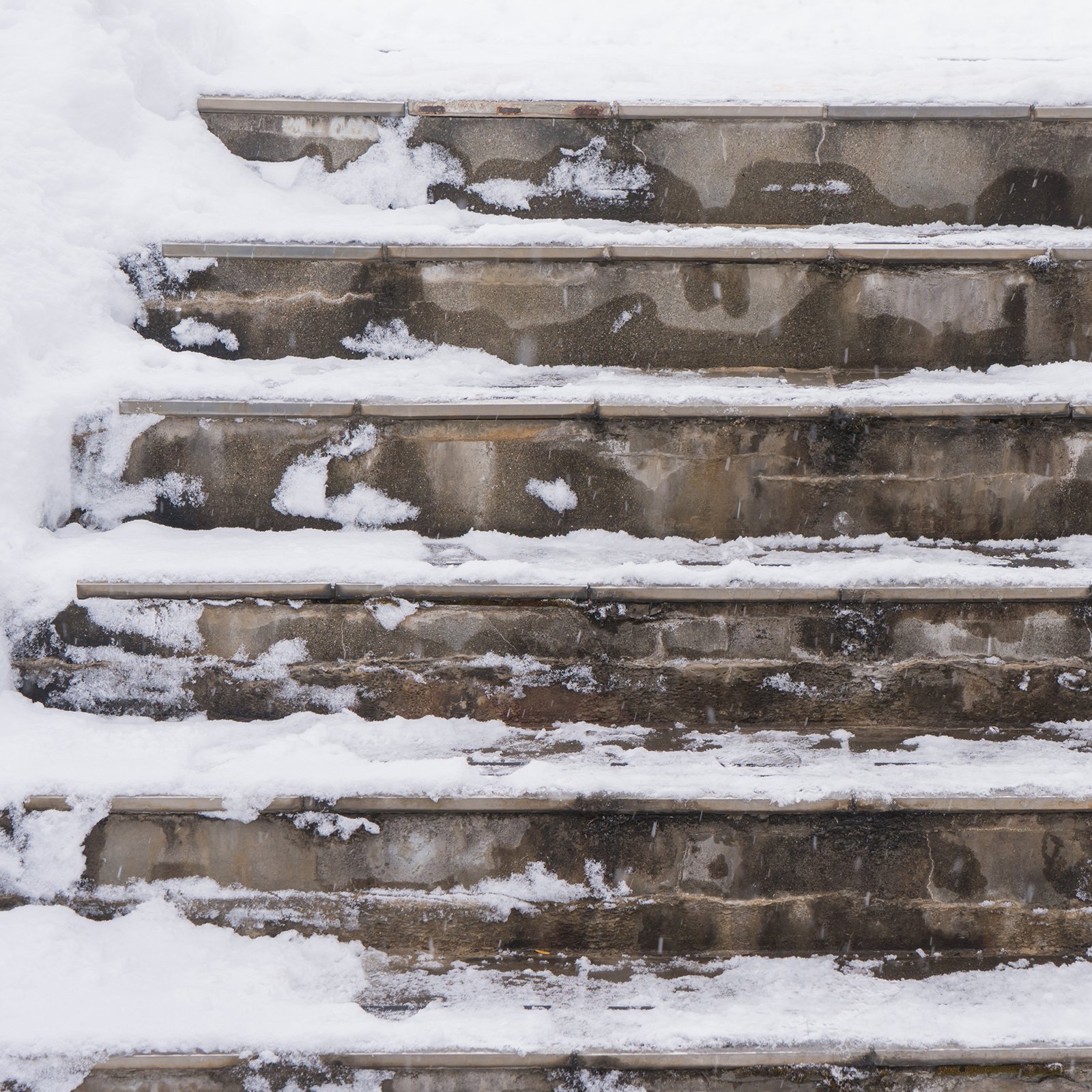 Electric heating mats secure walkways and stairs in winter