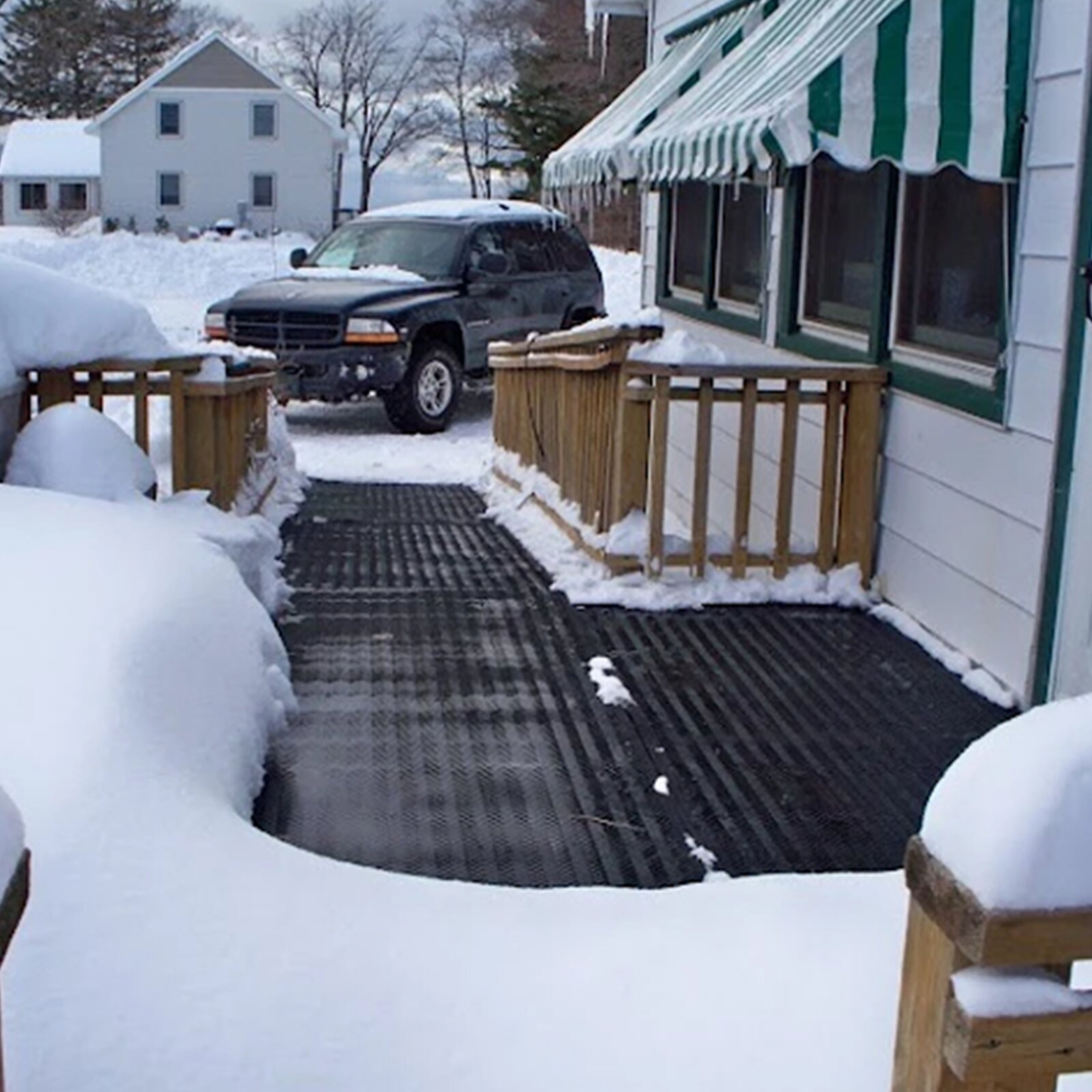 Eis- und Schneefreie Eingangsbereiche vermeiden Unfälle
